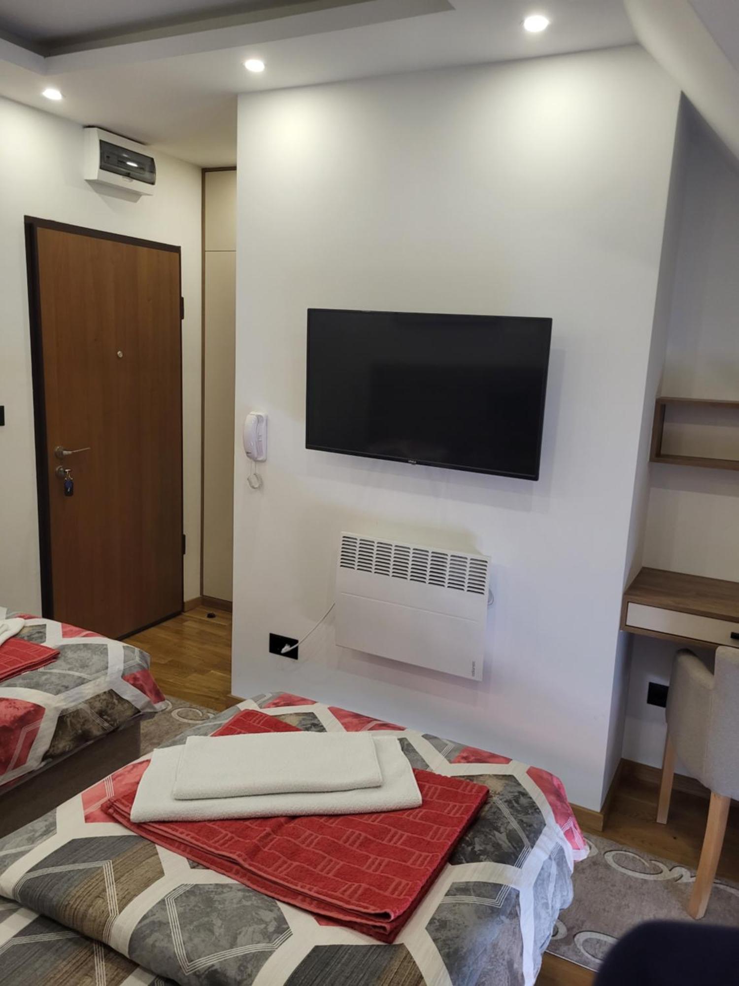 Lux Apartmani Bajova Цетине Екстериор снимка