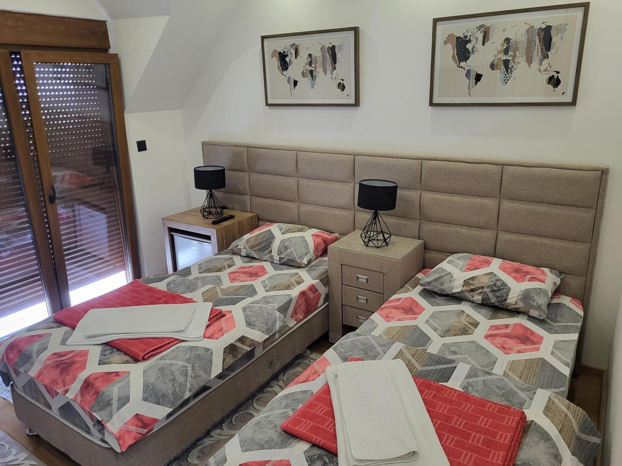 Lux Apartmani Bajova Цетине Екстериор снимка