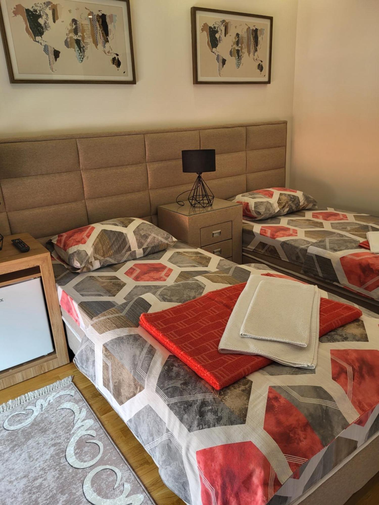 Lux Apartmani Bajova Цетине Екстериор снимка